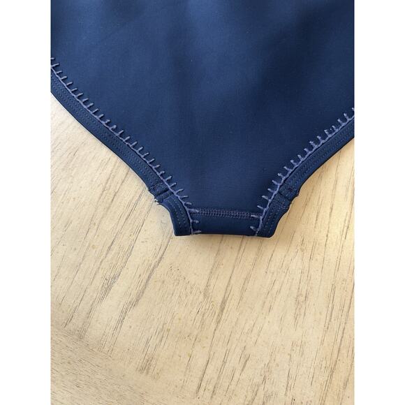 TRIANGL Neoprene Navy Blue bikini bottoms with crochet accents Medium Mint Cond! - Picture 3 of 7